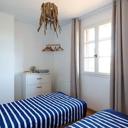 Mas Provencal De 120m2 En Camargue, Avec Piscine Et Parking Inclus, Ideal Pour Des