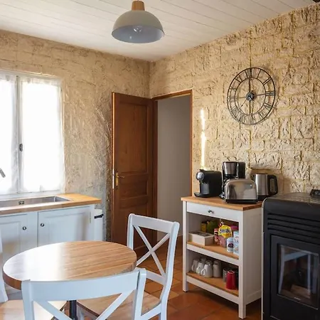 Mas Provencal De 120m2 En Camargue, Avec Piscine Et Parking Inclus, Ideal Pour Des * アルル