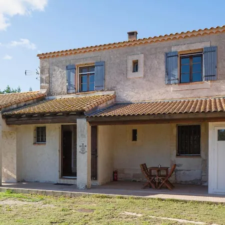 Mas Provencal De 120m2 En Camargue, Avec Piscine Et Parking Inclus, Ideal Pour Des